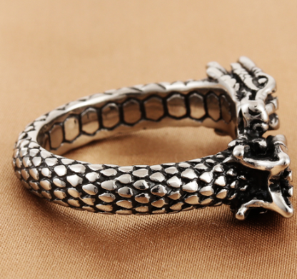 Anillo Retro de Dragón Chino en Acero de Titanio (Europeo y Americano)